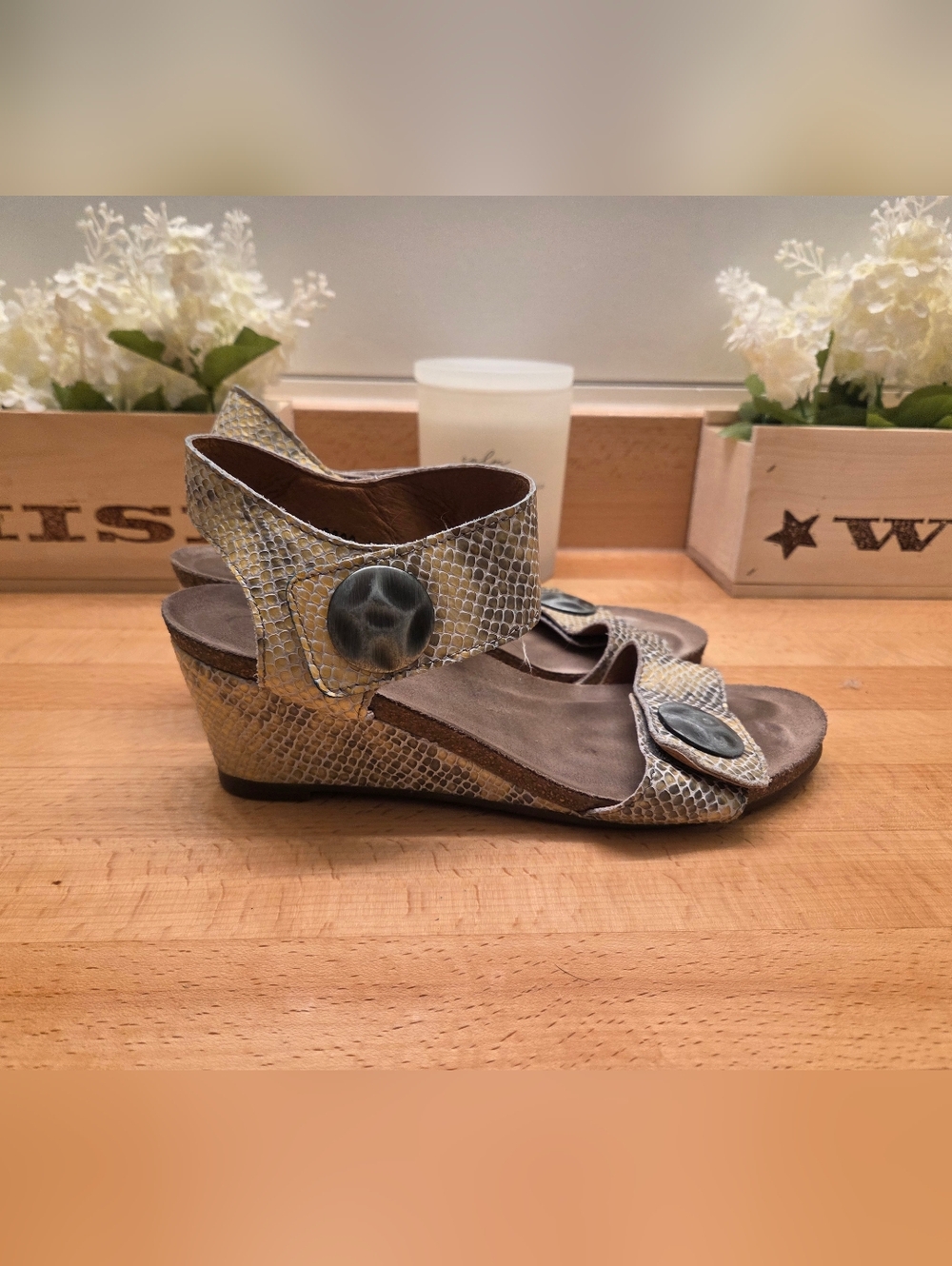 Taos Carousel 2 Wedge Sandal Snakeskin Print Leather Women's Size 40EU